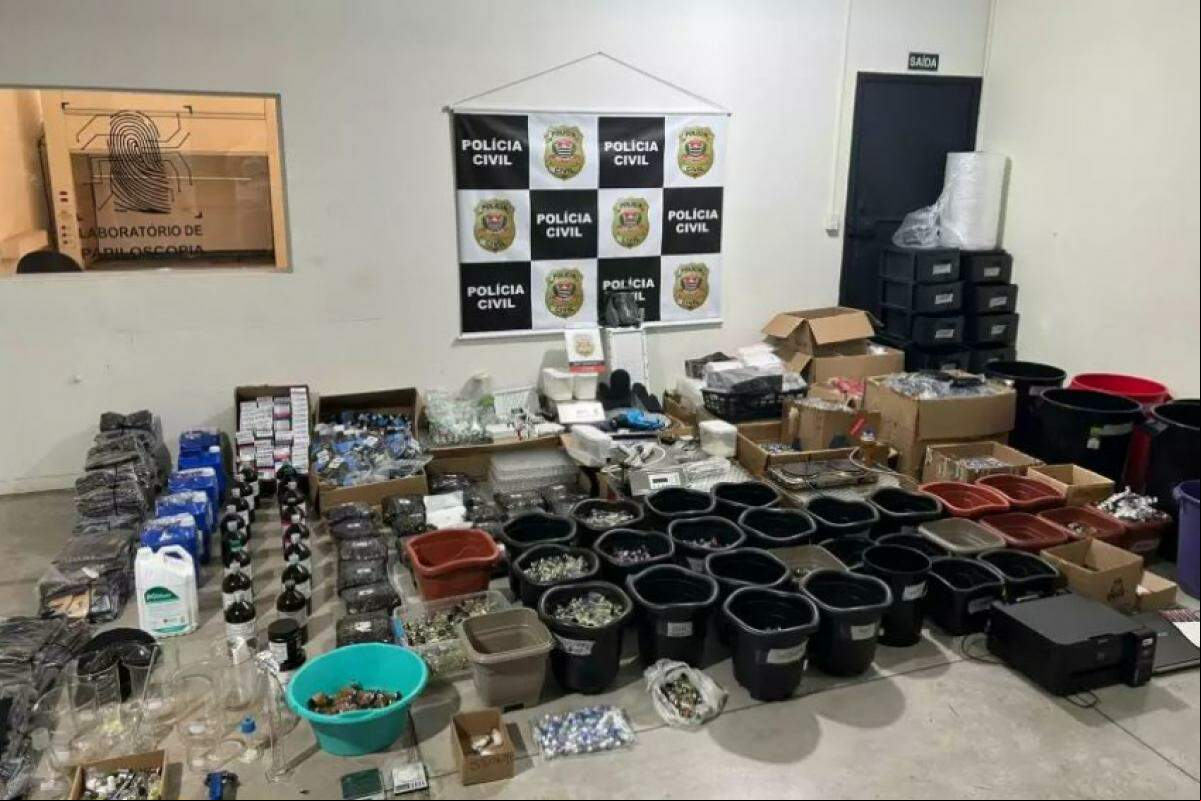 Além de insumos e frascos prontos para a venda, o homem contava com todo o aparato pra produzir os anabolizantes clandestinos